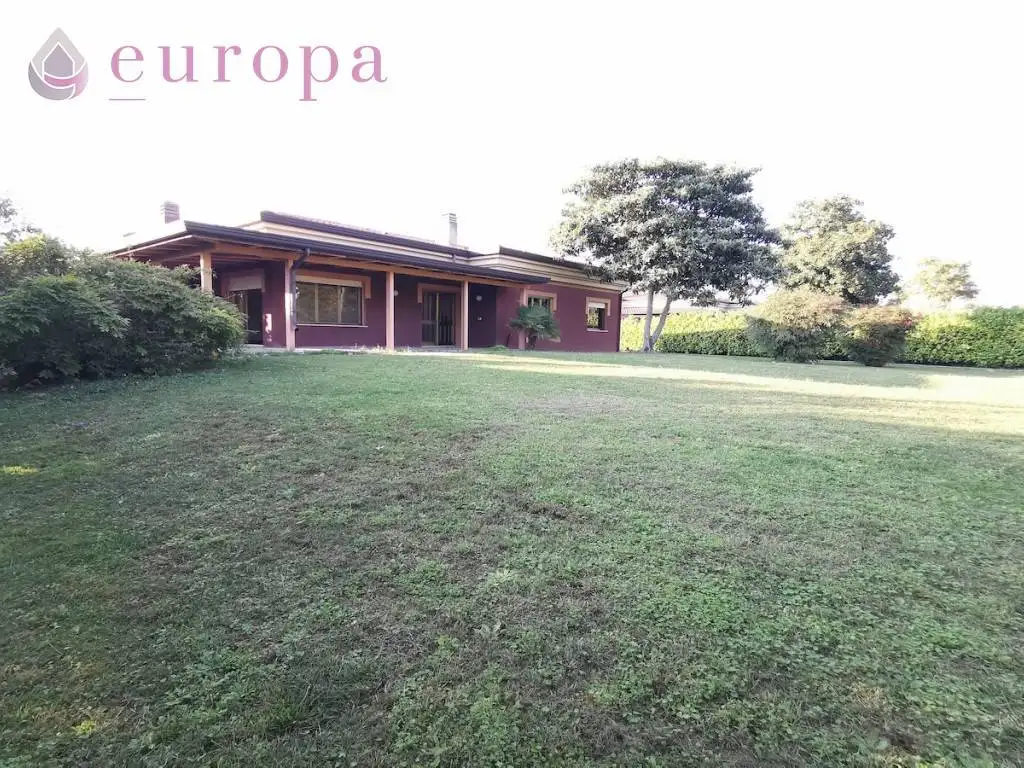 Villa in vendita a Roveredo in Piano