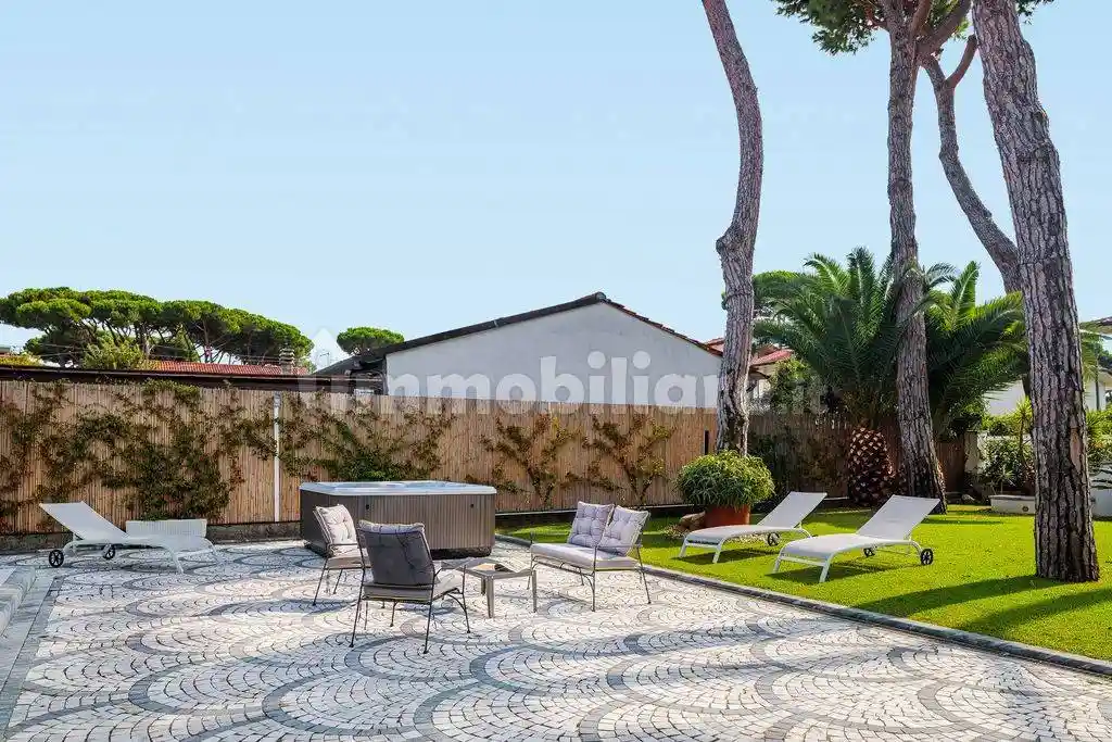 Villa unifamiliare via Antonio Canova, Vittoria Apuana, Forte dei Marmi - foto 2