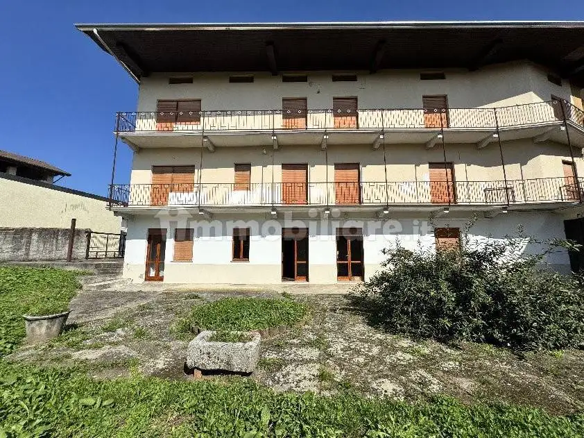 Palazzo - Edificio in vendita a Gozzano