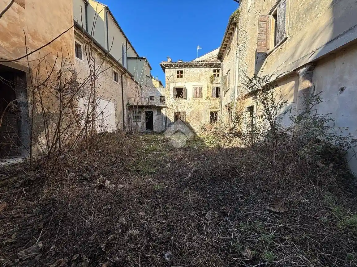 Palazzo - Edificio in vendita a Vittorio Veneto