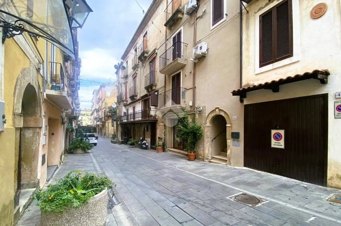 Appartamento in vendita a Paola