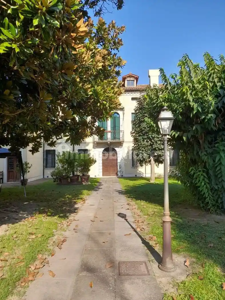 Villa in vendita a Lendinara