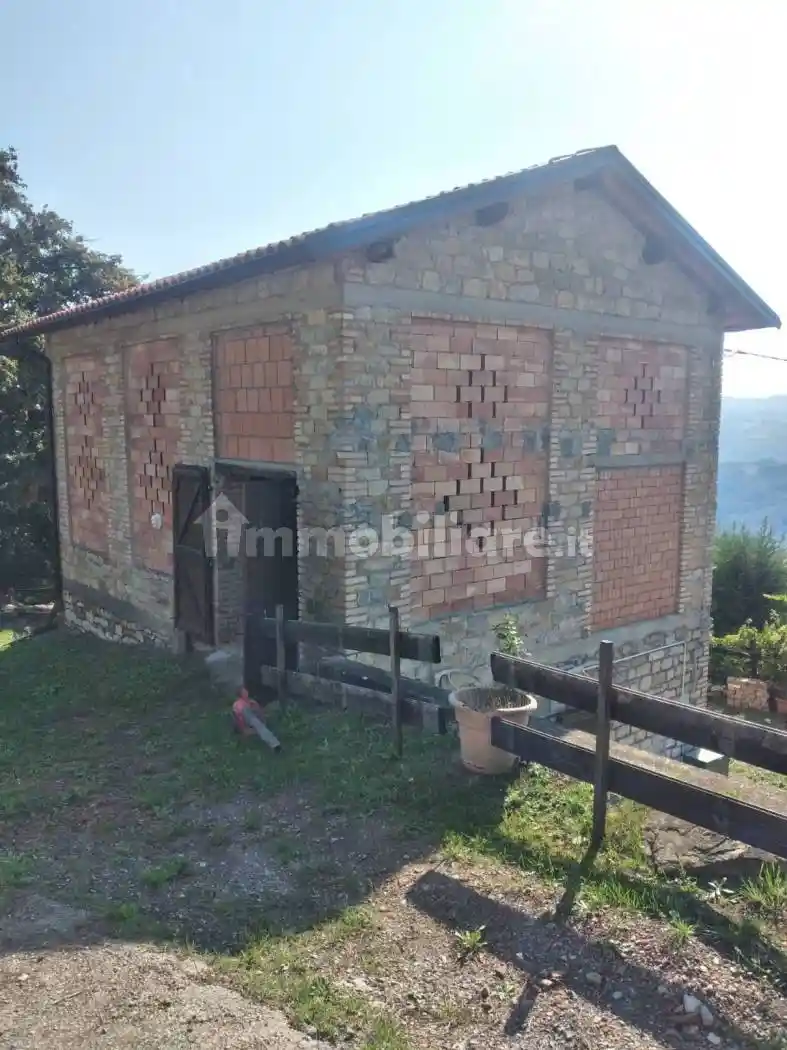 Rustico - Casale in vendita a Castelnovo Ne' Monti