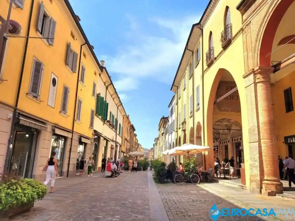 Palazzo - Edificio in vendita a Carpi