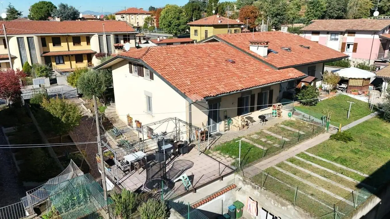 Villa bifamiliare via E. Montale, Erbusco - foto 4