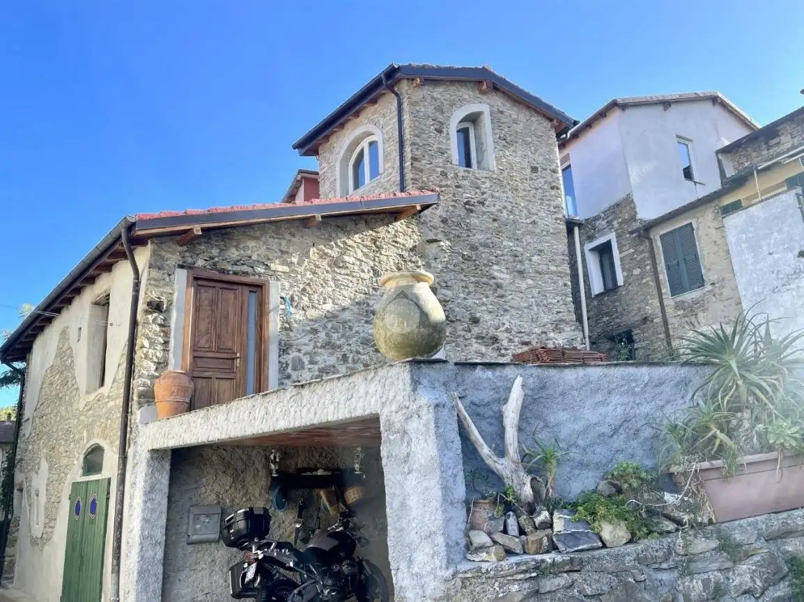 Casa indipendente in vendita a Borgomaro