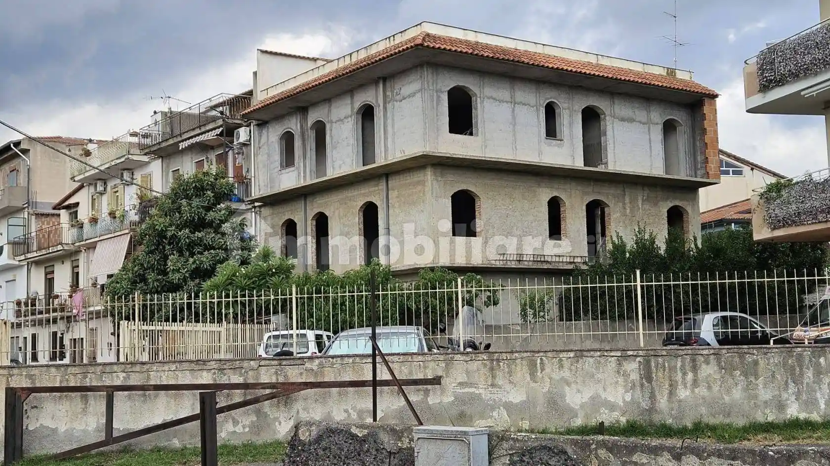 Palazzo - Edificio in vendita a Taormina