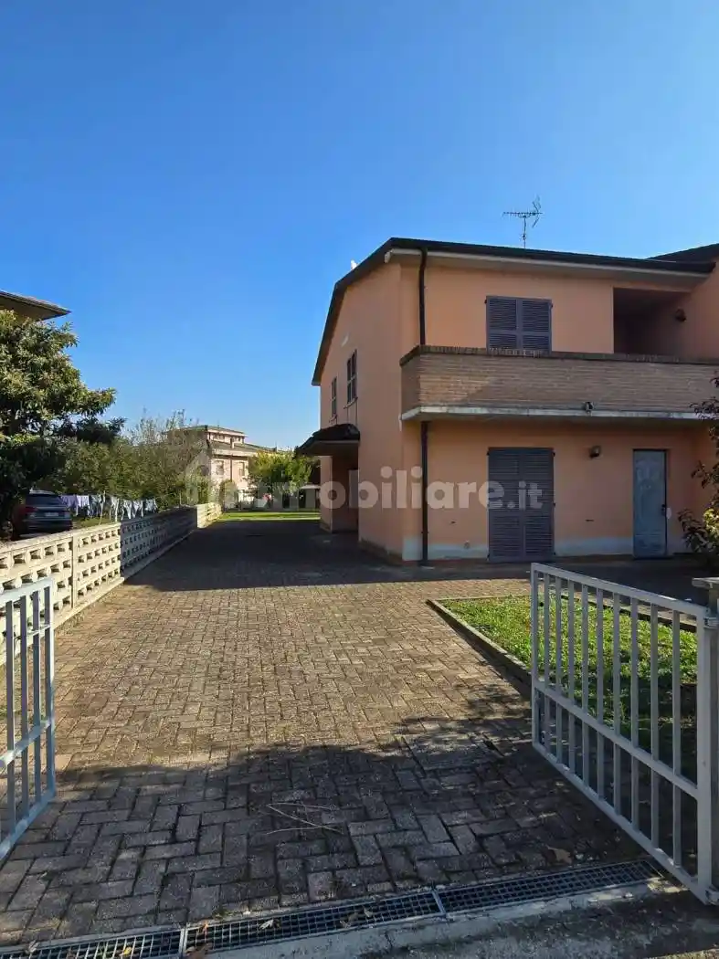 Villa a schiera piazza della Repubblica 7, Centro, Besenzone - foto 2