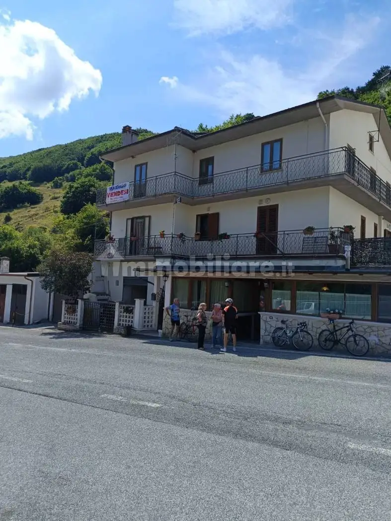 Palazzo - Edificio in vendita a Lucoli