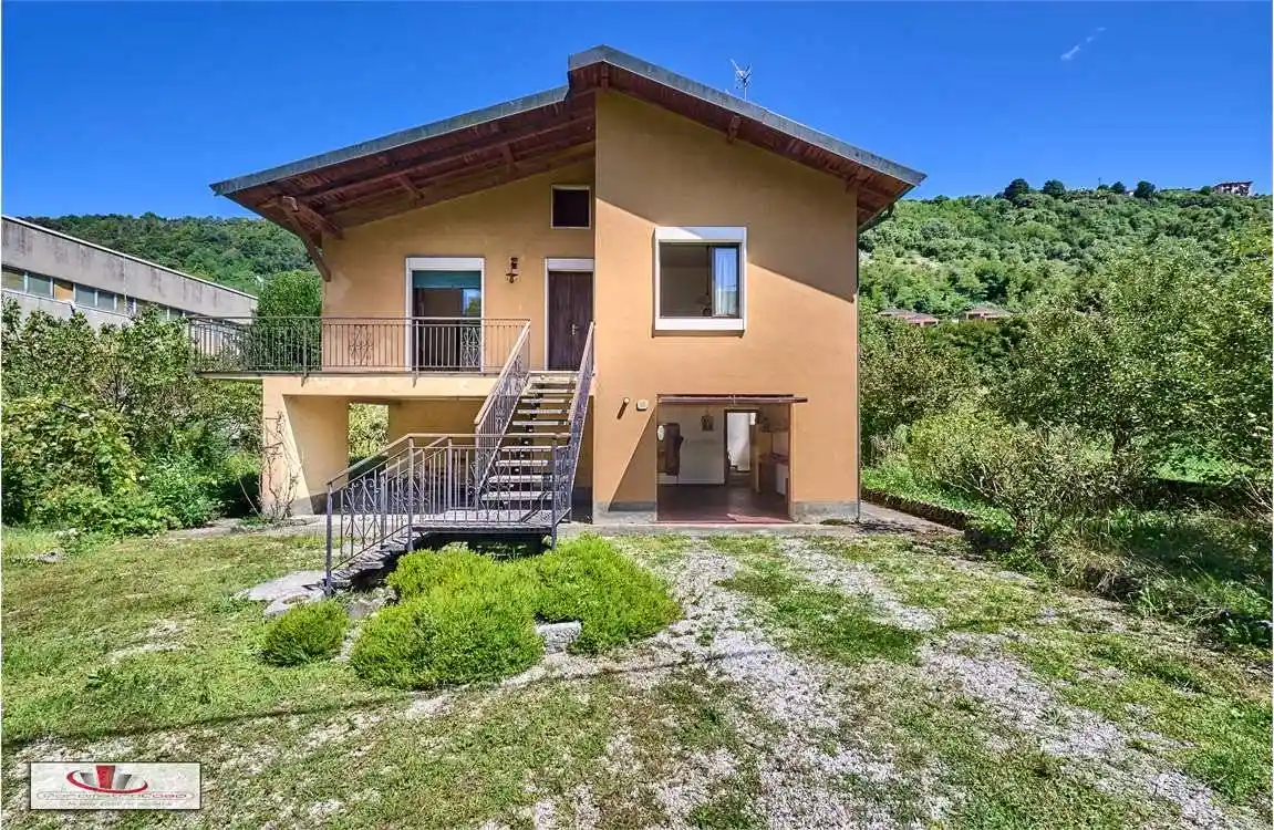 Villa unifamiliare via Giovanni Battista Avignone , 15, Camnago Volta, Como - foto 2