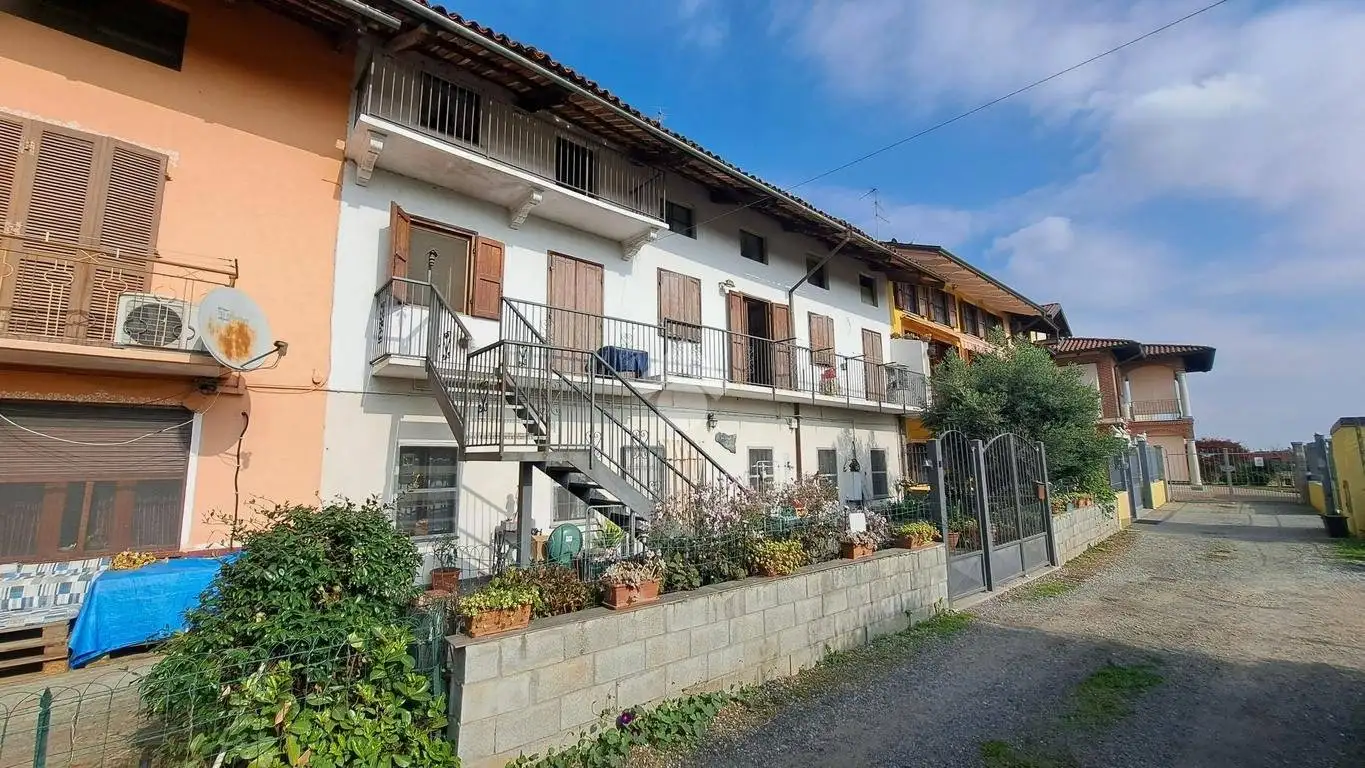 Terratetto plurifamiliare via Camillo Benso Cavour 12, Centro, Alice Castello - foto 2