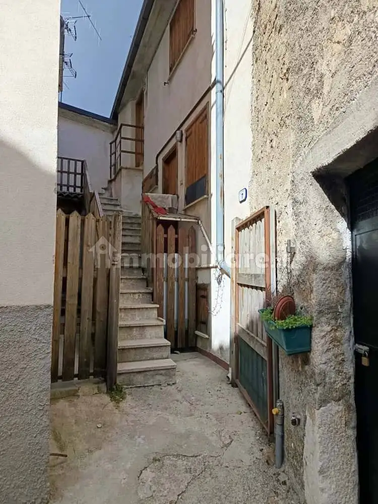 Palazzo - Edificio in vendita a Lucoli