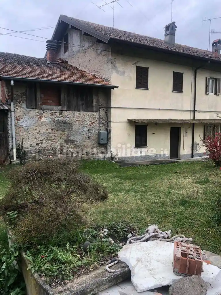 Rustico - Casale in vendita a Sesto Calende