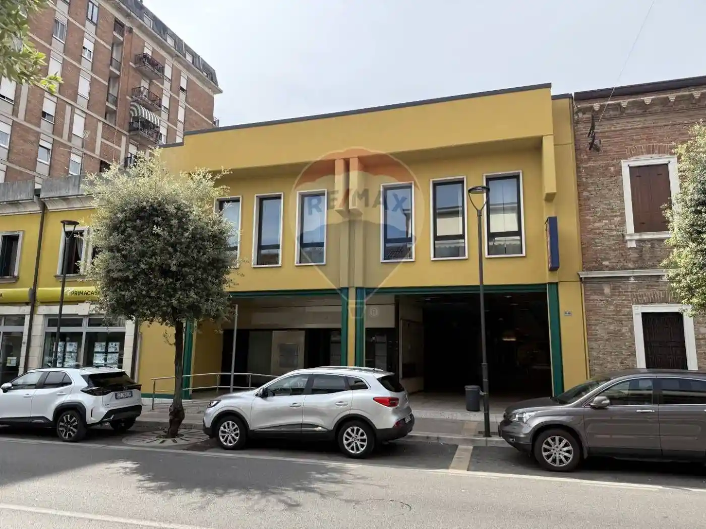 Palazzo - Edificio in Affitto - foto 2