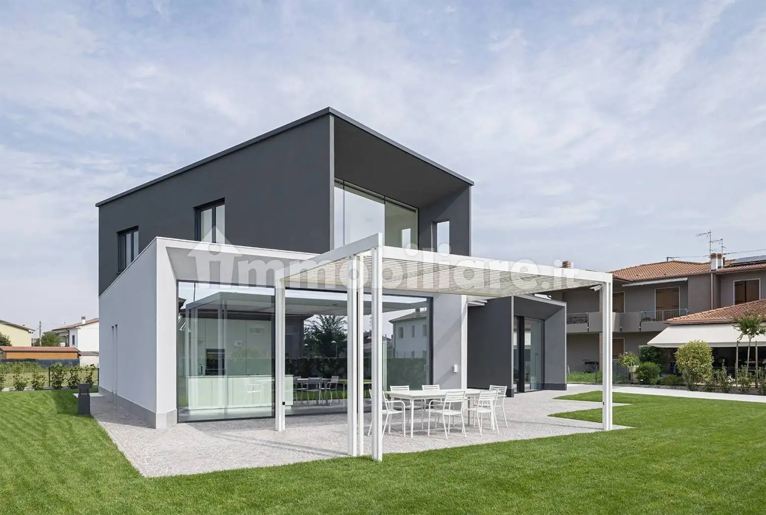 Villa in vendita a Felino