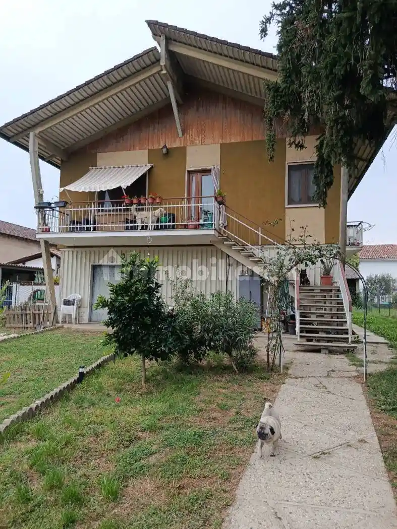 Villa in vendita a Zeme