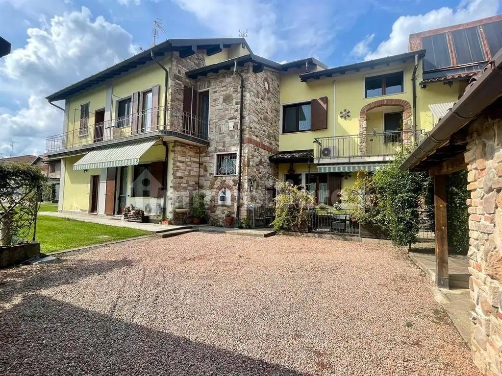 Casa indipendente in vendita a Varese