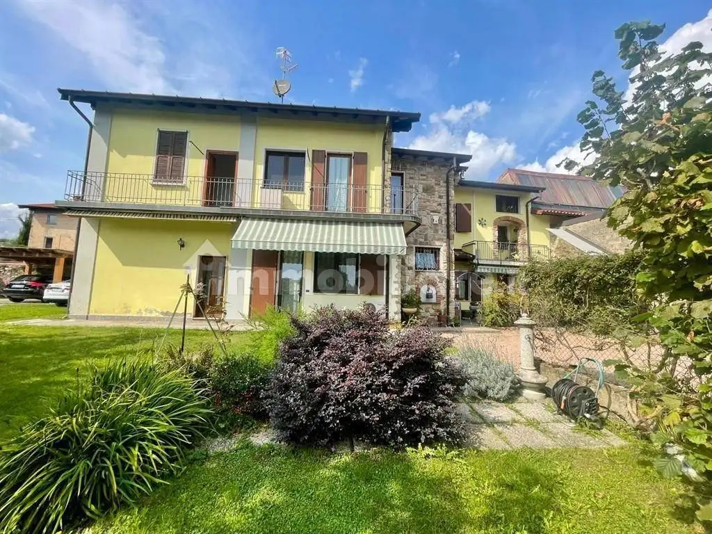 Casa indipendente in vendita a Lozza