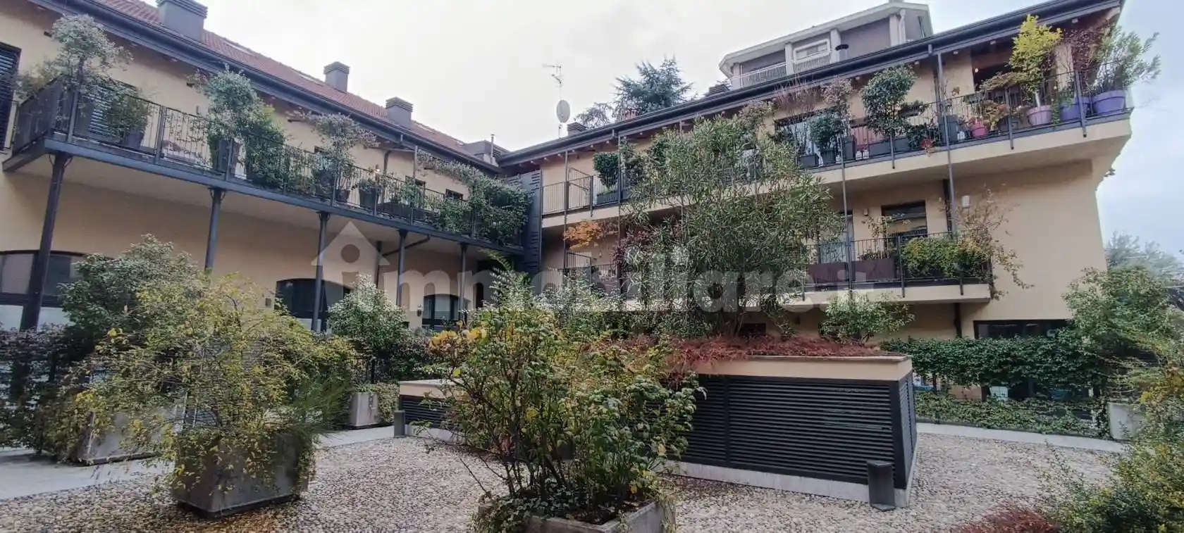 Trilocale ottimo stato, su più livelli, Ascanio Sforza, Milano - foto 2