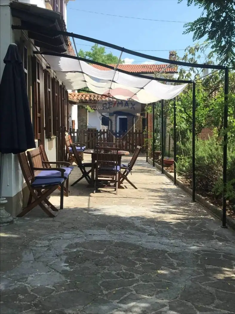 Villa in vendita a Montecalvo Versiggia