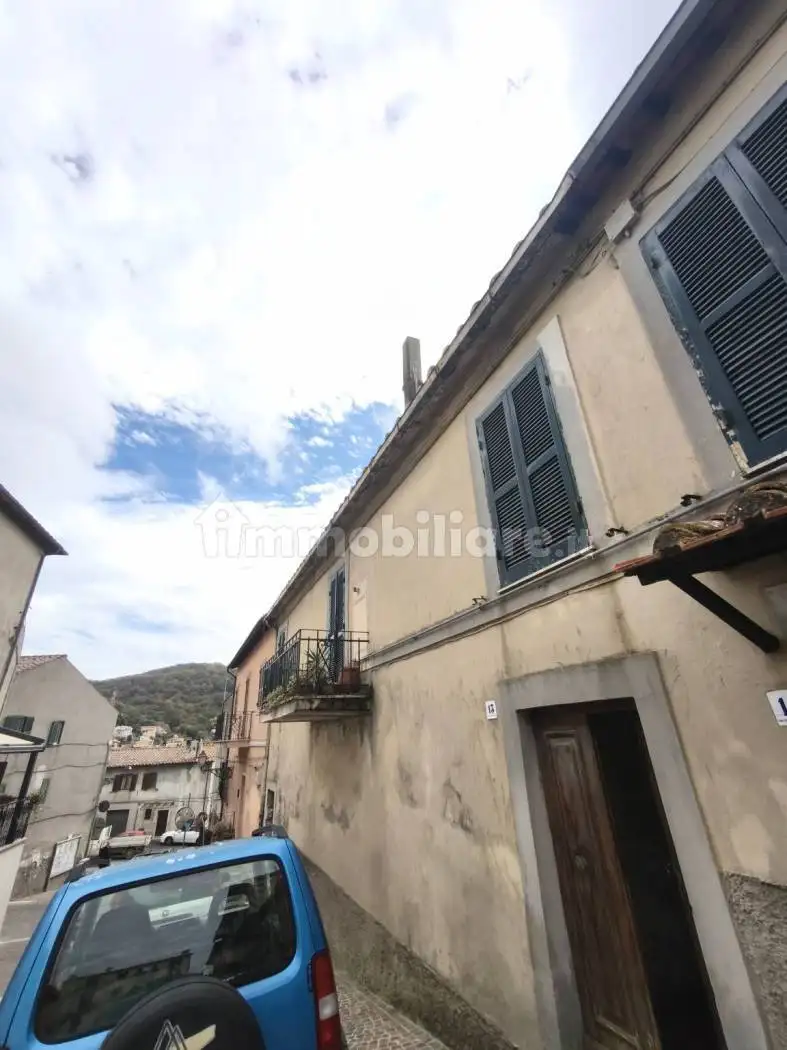 Trilocale via Adolfo Klitsche 15, Centro, Allumiere - foto 2