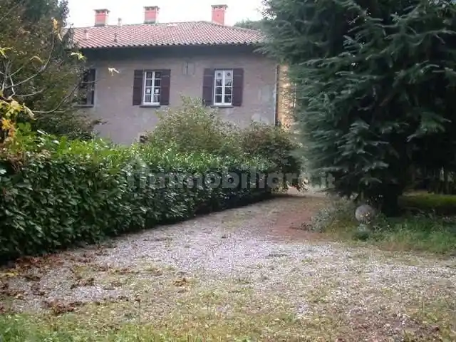 Palazzo - Edificio in vendita a Erba