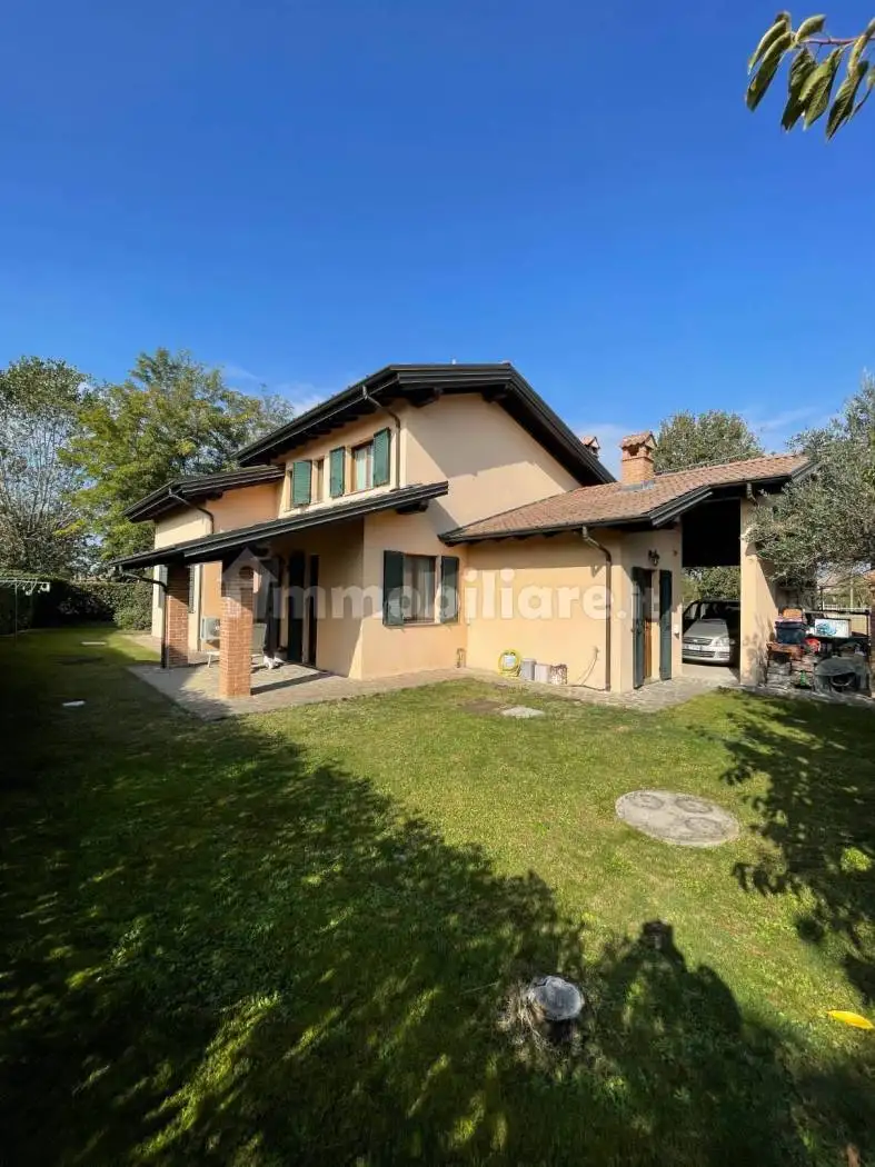 Villa in vendita a Piacenza
