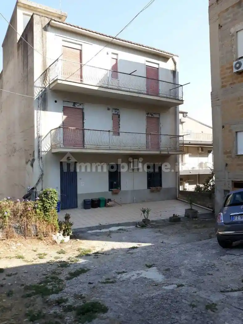 Palazzo - Edificio in vendita a Aragona