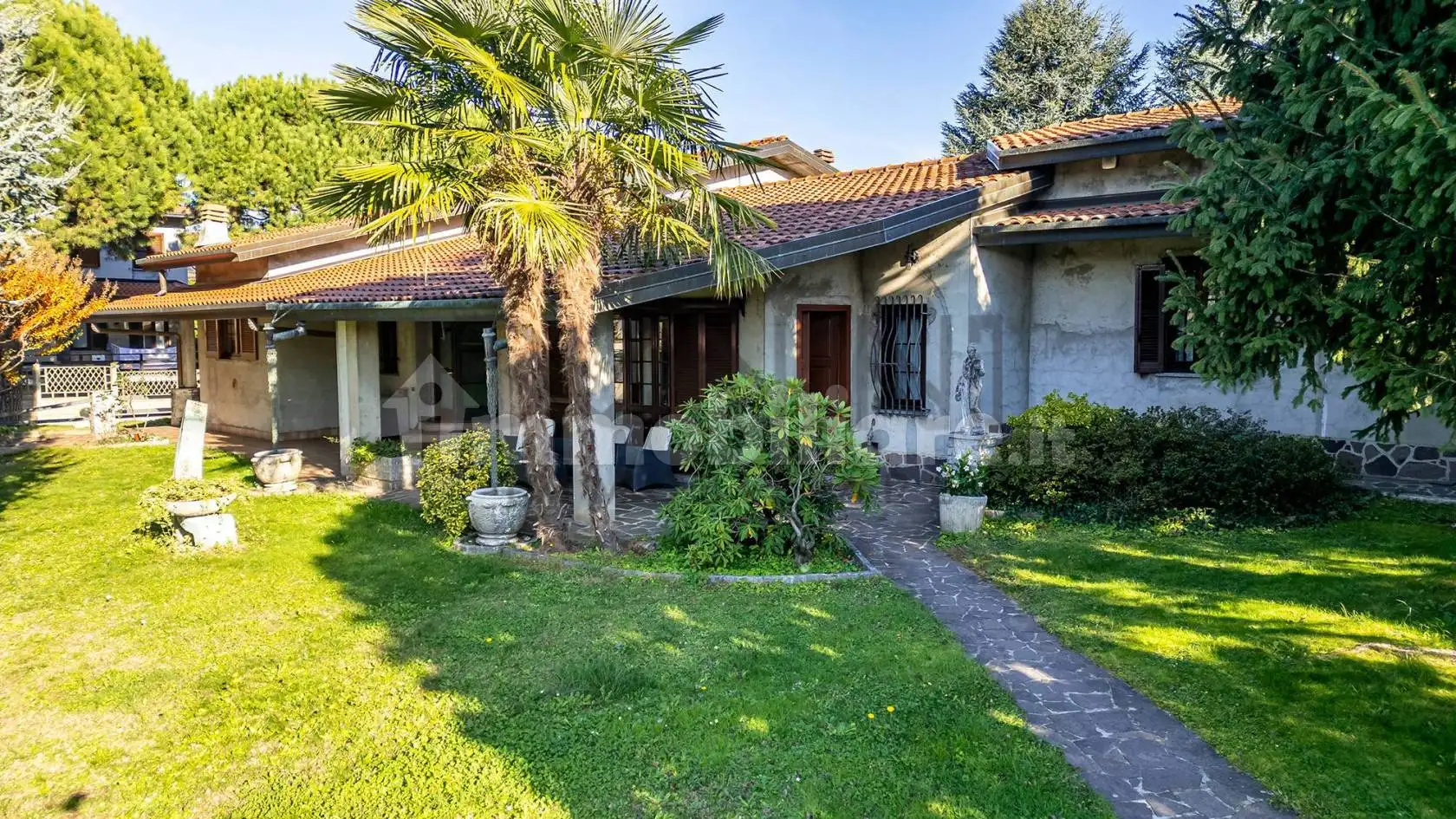 Villa in vendita a Locate Varesino