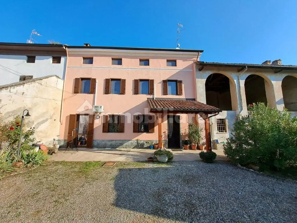 Casa indipendente in vendita a Asigliano Vercellese