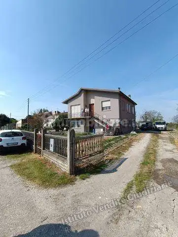 Villa in asta a Castelmassa