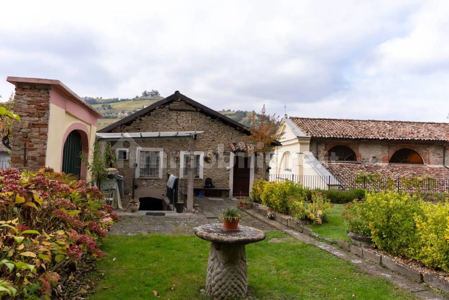 Villa in vendita a Santo Stefano Belbo