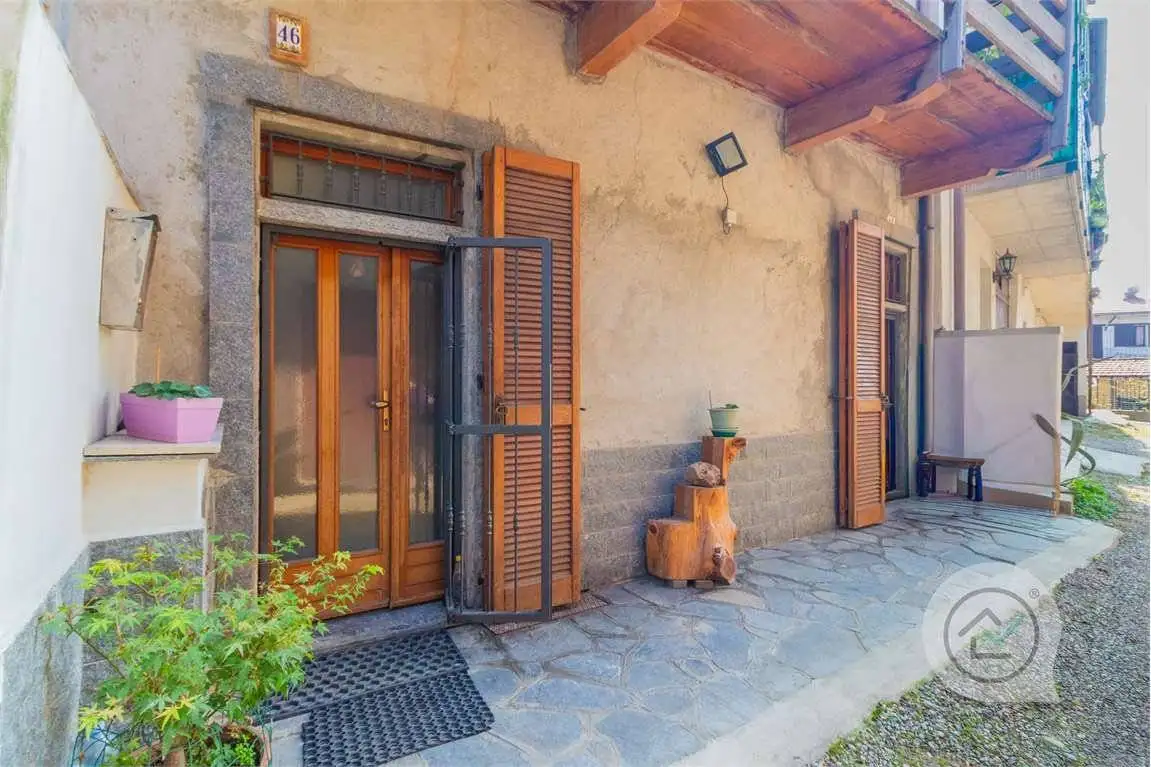 Casa indipendente in vendita a Casorate Sempione