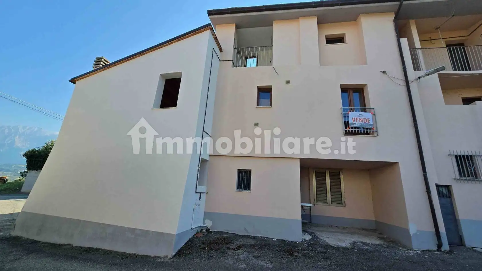 Casa indipendente in vendita a Colledara