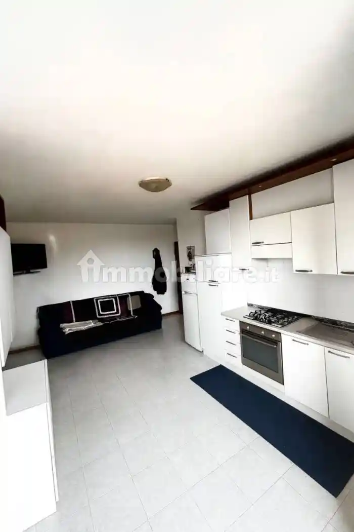 Trilocale largo Fontanili 26, Centro, Caselle Lurani - foto 2