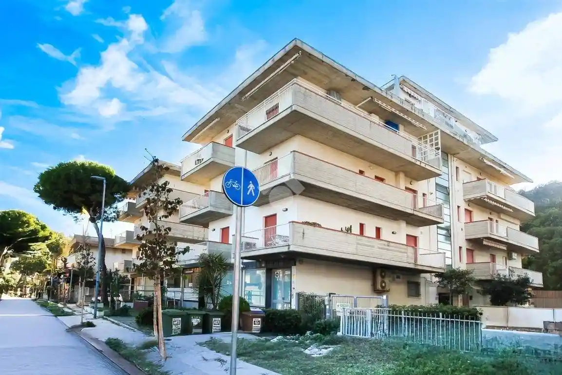 Quadrilocale via C. Battisti 55, Centro, Martinsicuro - foto 2