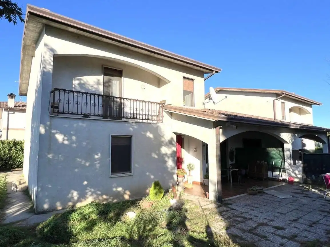 Villa in vendita a Acquanegra sul Chiese