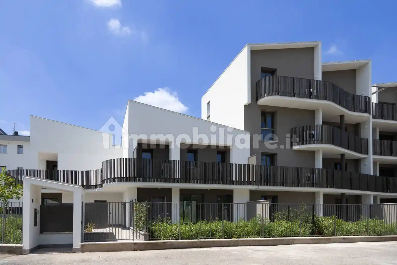 Palazzo - Edificio in vendita a Biassono