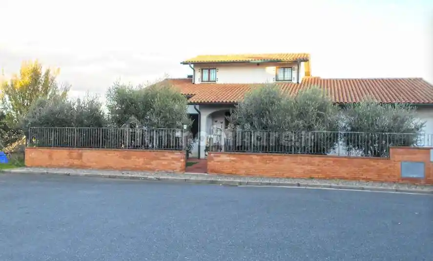 Casa indipendente in vendita a Casole d'Elsa