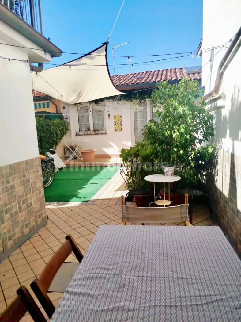 Casa indipendente in affitto a Viareggio