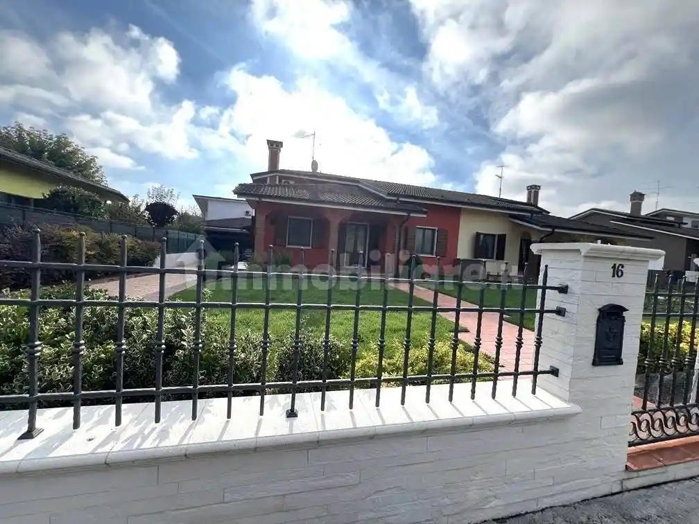 Villa bifamiliare, ottimo stato, 185 m², Castelbelforte - foto 2