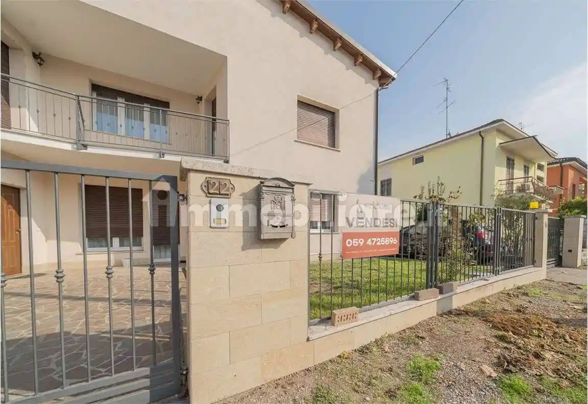 Villa in vendita a Novi di Modena