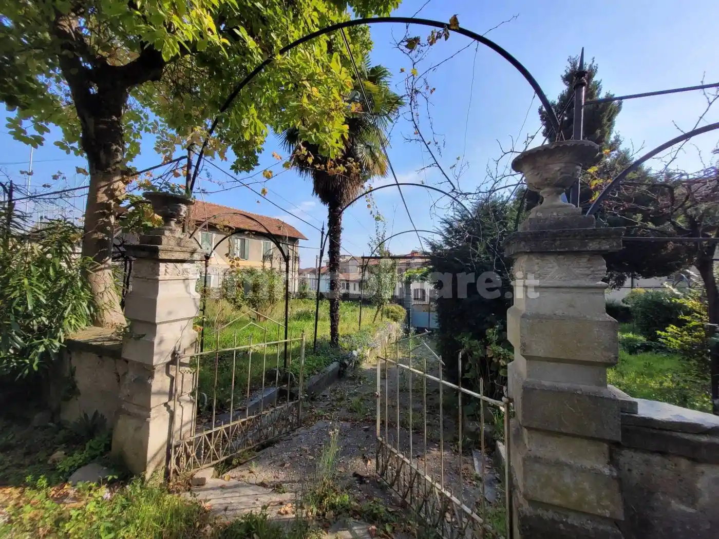 Villa in vendita a Montano Lucino