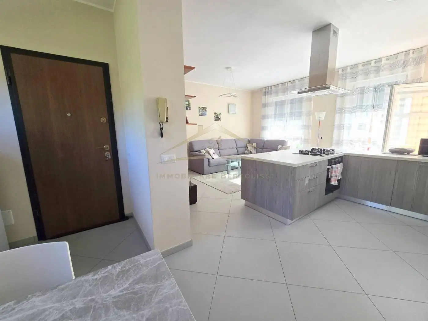 Trilocale via dei Mille 11, Centro, Borgosesia - foto 5