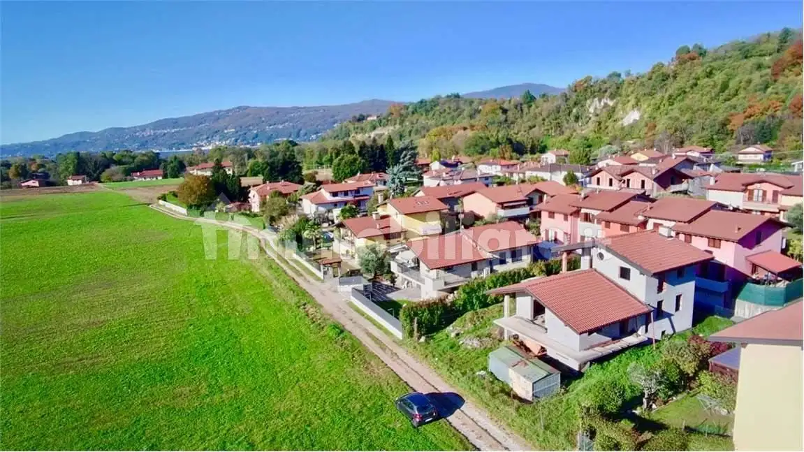 Villa in vendita a Monvalle