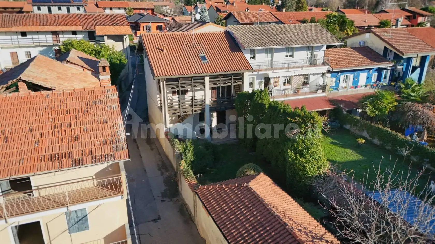 Casa indipendente in vendita a Agrate Conturbia