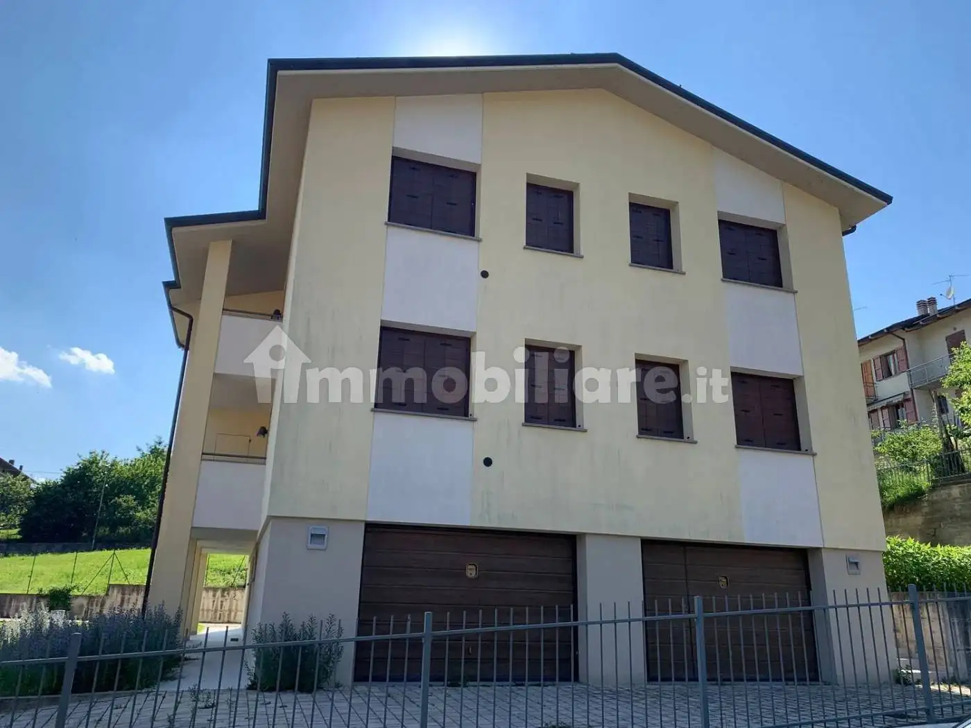 Appartamento in vendita a Vetto