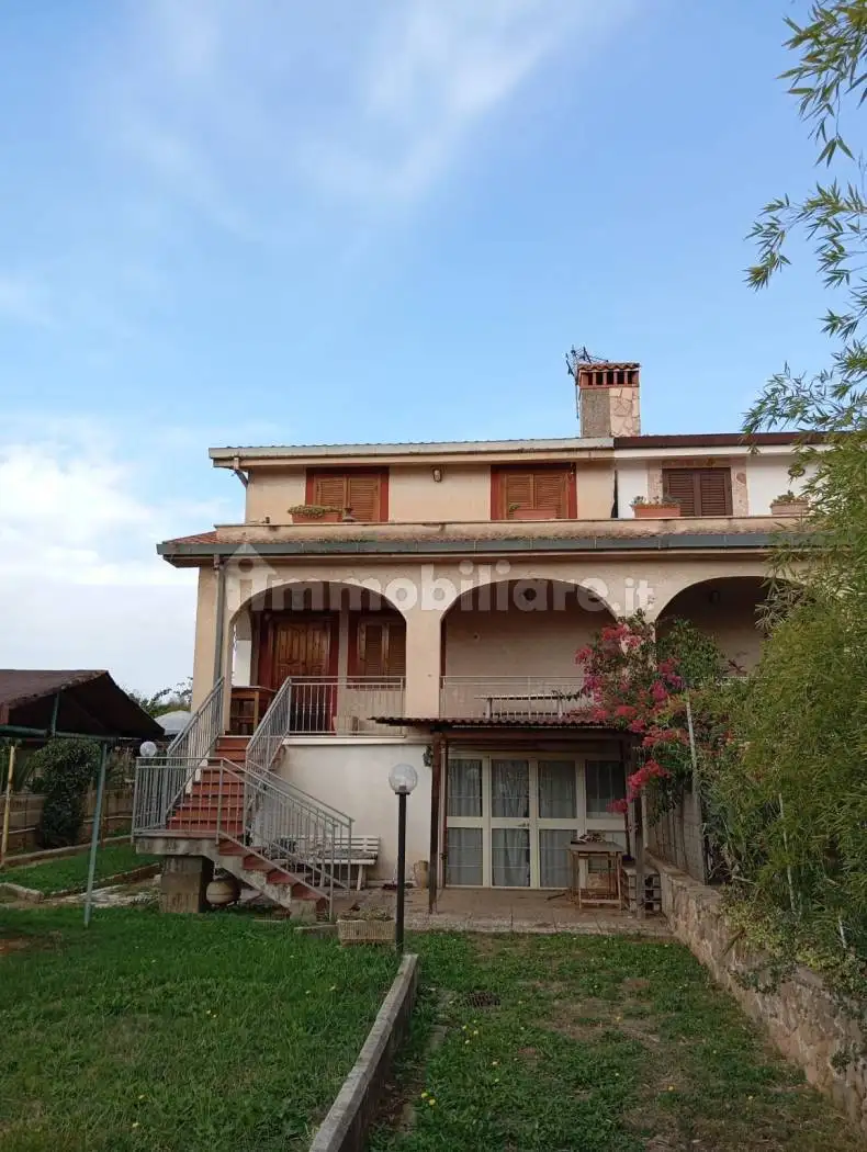 Villa in vendita a Latina