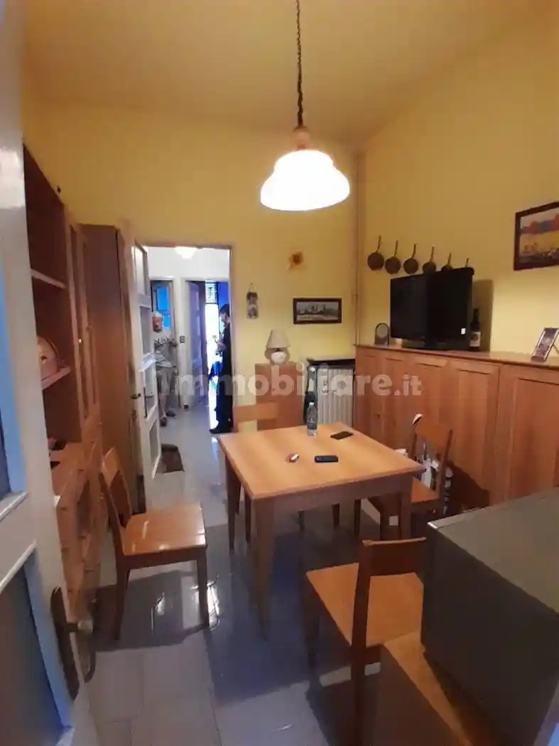 Trilocale buono stato, terzo piano, Corso San Gottardo, Milano - foto 4