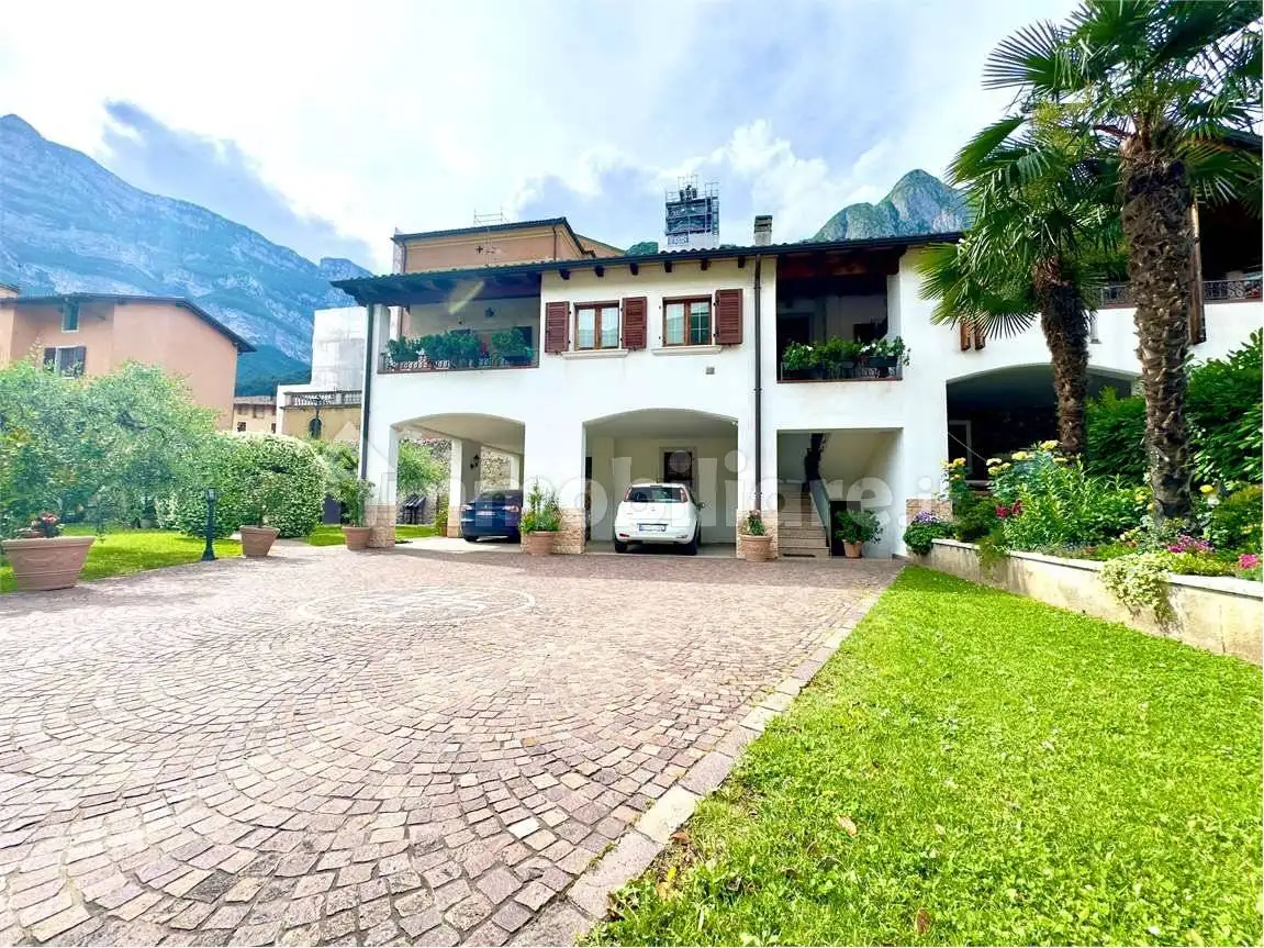 Villa in vendita a Avio